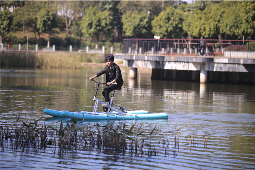 Original Factory Water Park Games Sea Bike Boat Floating Bicycle Wholesale manufacture