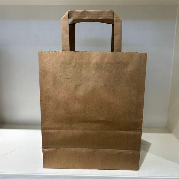 Se prélasser sur des mini sacs en papier marron avec poignées