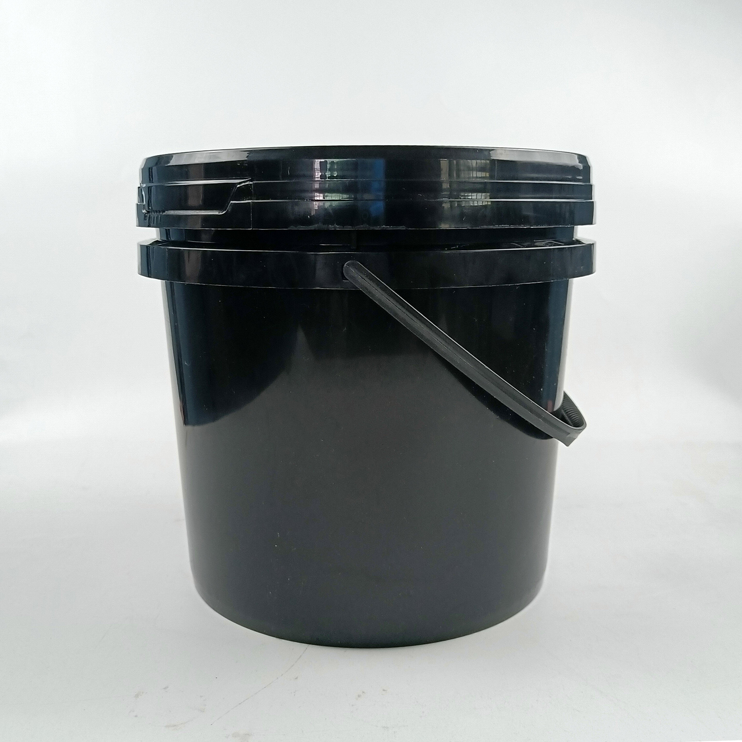 Tazas de Cpla; El cubo cosmético con mango negro 5L está hecho de material biodegradable de calidad alimentaria, con un alto grado de abrasio material