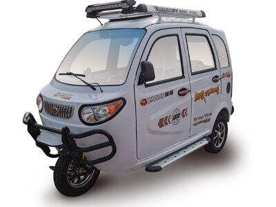 2025 New Gasoline Three-Wheeled Motorcycle: High-Performance and Stylish Design