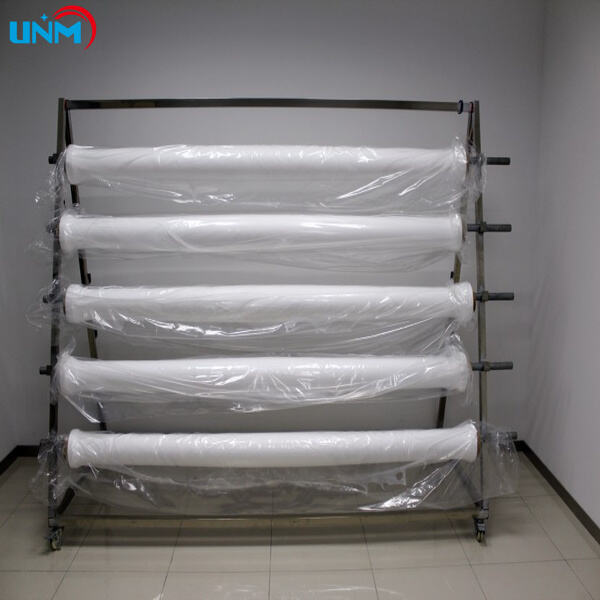 Hoe om die beste waterafstotende en asemende materiaal vir u behoeftes te kies