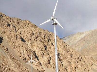 Gründe, warum Solarmontageunternehmen mit Herstellern von Windturbinen zusammenarbeiten sollten