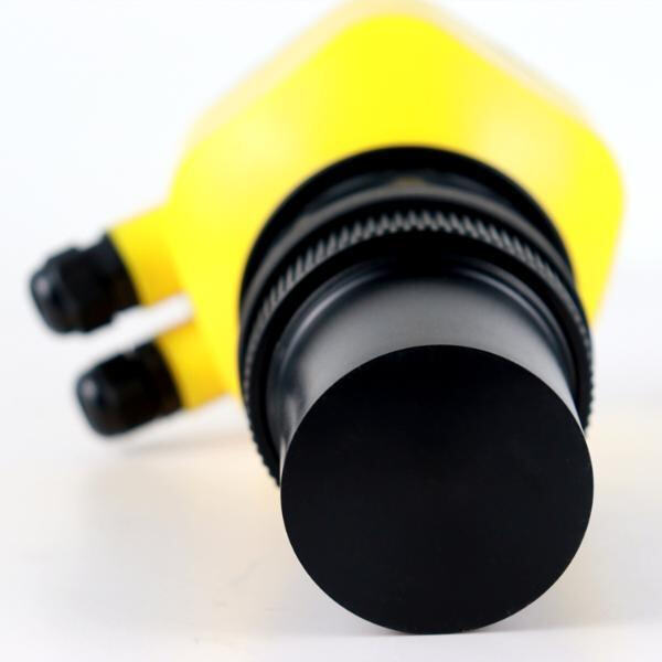 كيفية اختيار جهاز استشعار مستوى السوائل فوق الصوتية المناسب لاحتياجاتك