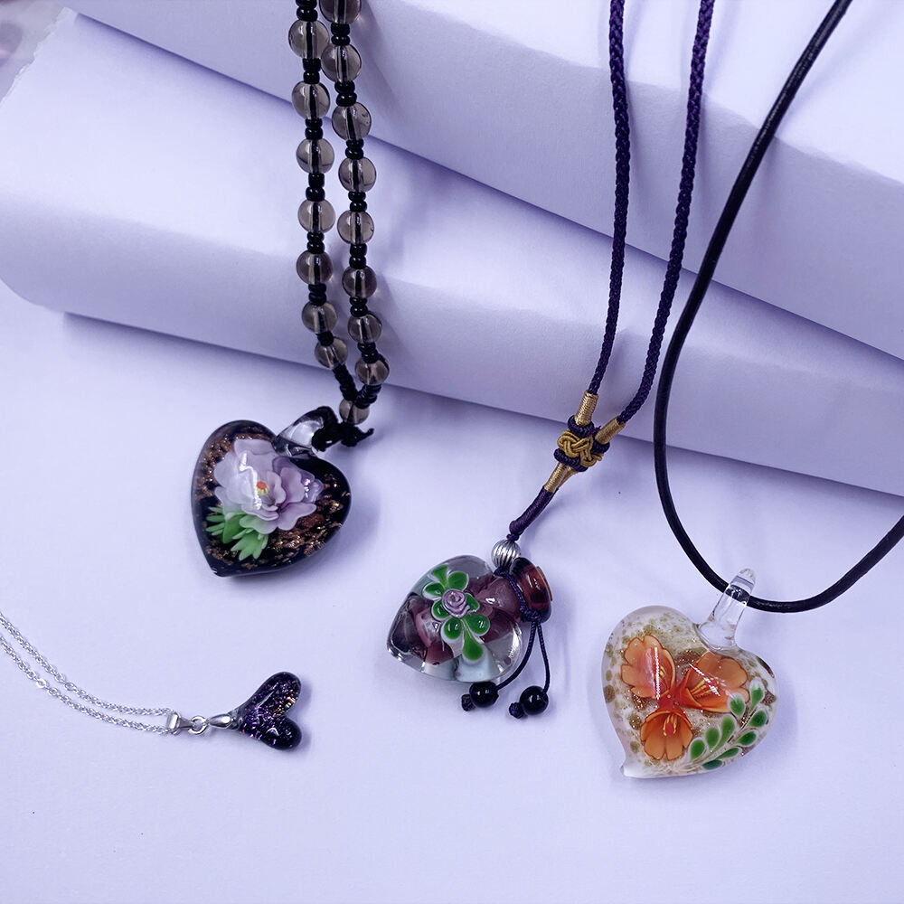 Best Selling Valentines Mix Irregular glass heart DIY glass Pendants for Necklace Pendant manufacture