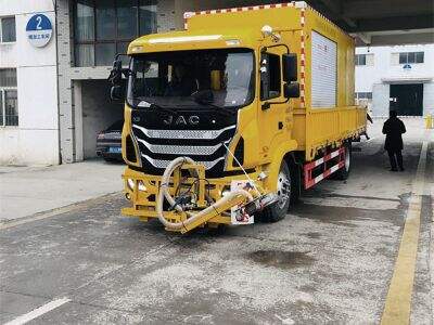 What Makes a Road Marking Machine Suitable for Highway Use?