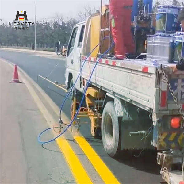 أحدث ثورة في سير عمل وضع العلامات على الطرق باستخدام الآلات المثبتة على الشاحنات