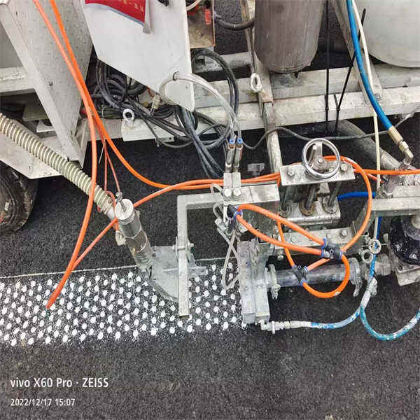 La polyvalence des camions de marquage routier