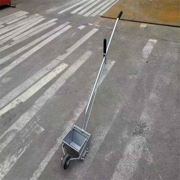 Les machines à marquage routier main levée offrent flexibilité et polyvalence