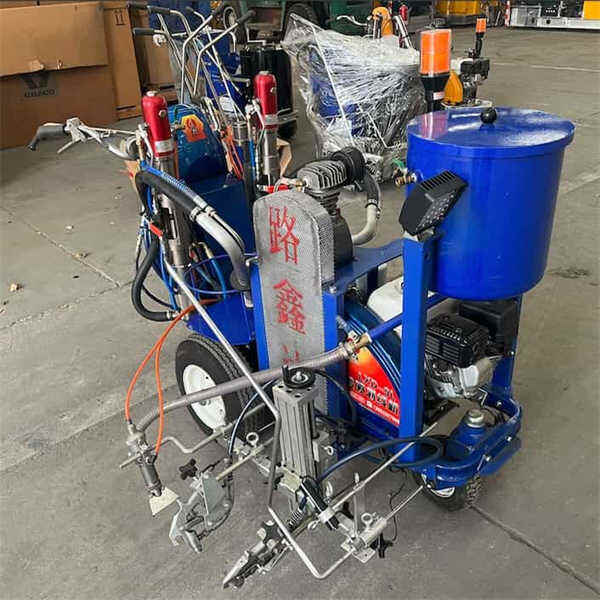 The road spray paint applicator