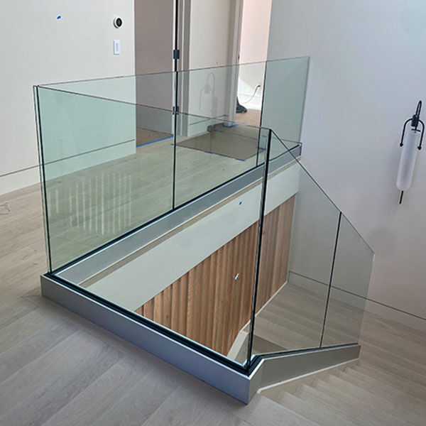 Innovative options with Glass Railing Indoor: