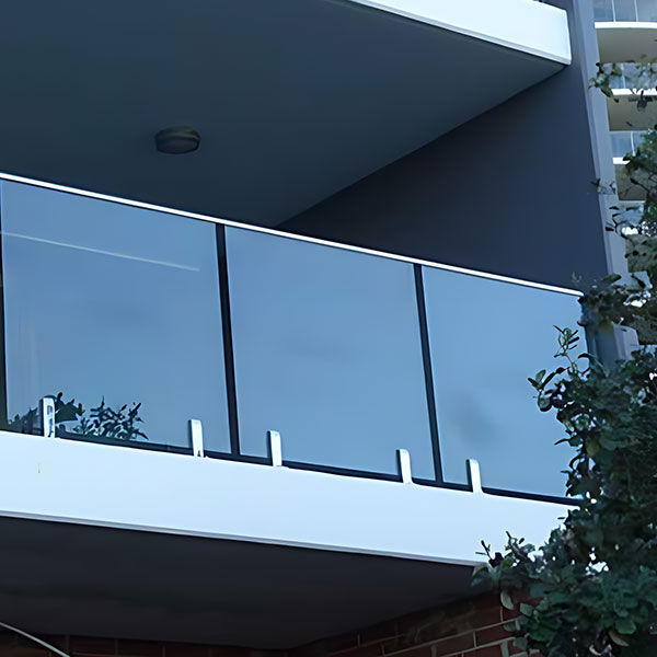 How to utilize Balcony Railings withu00a0Glass?