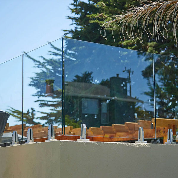 Utilizing Modern Balcony Glass Railing