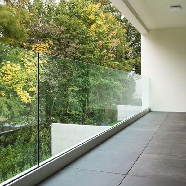 Quality and Service: Selecting The Right Glass Balcony Panels