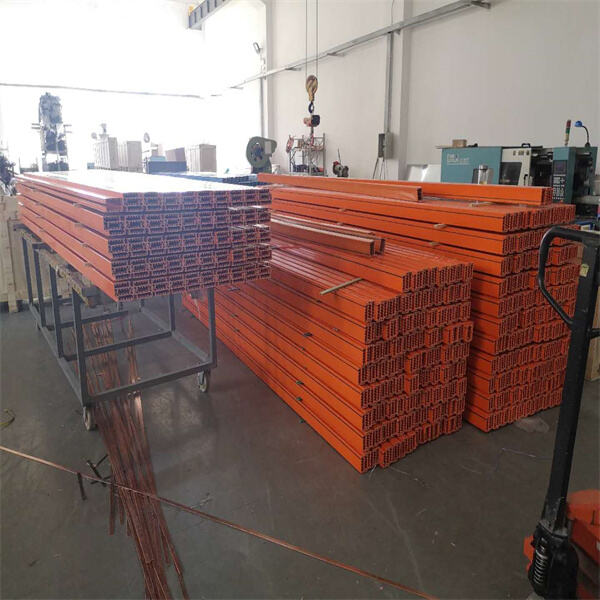 Découvrez la gamme de systèmes de barres conductrices proposée par les principaux fabricants