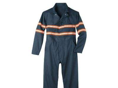 كيفية اختيار القماش والنمط المناسبين للملابس العملية المخصصة