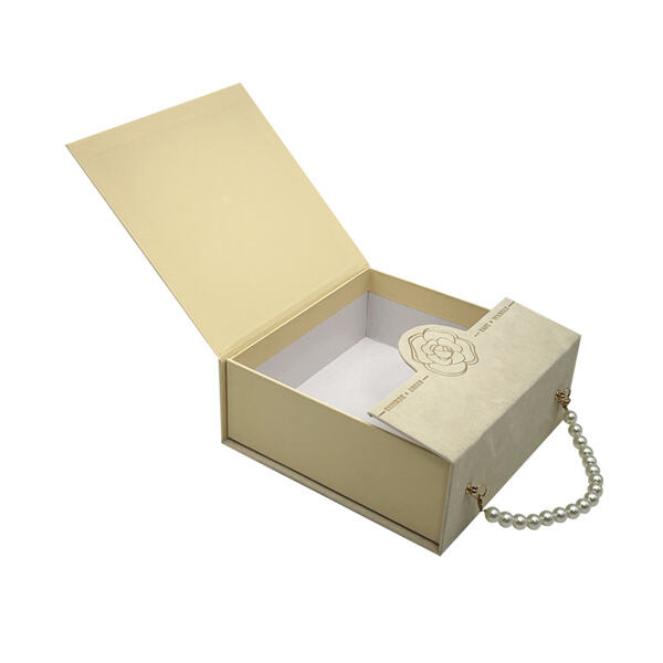 Affordable branding solution with custom cardboard boxes