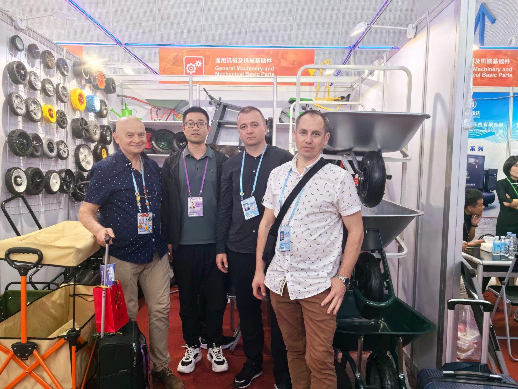 At the 135th Canton Fair, Giant Industry company made an appearance once again, showcasing its strong corporate strength and innovative technology