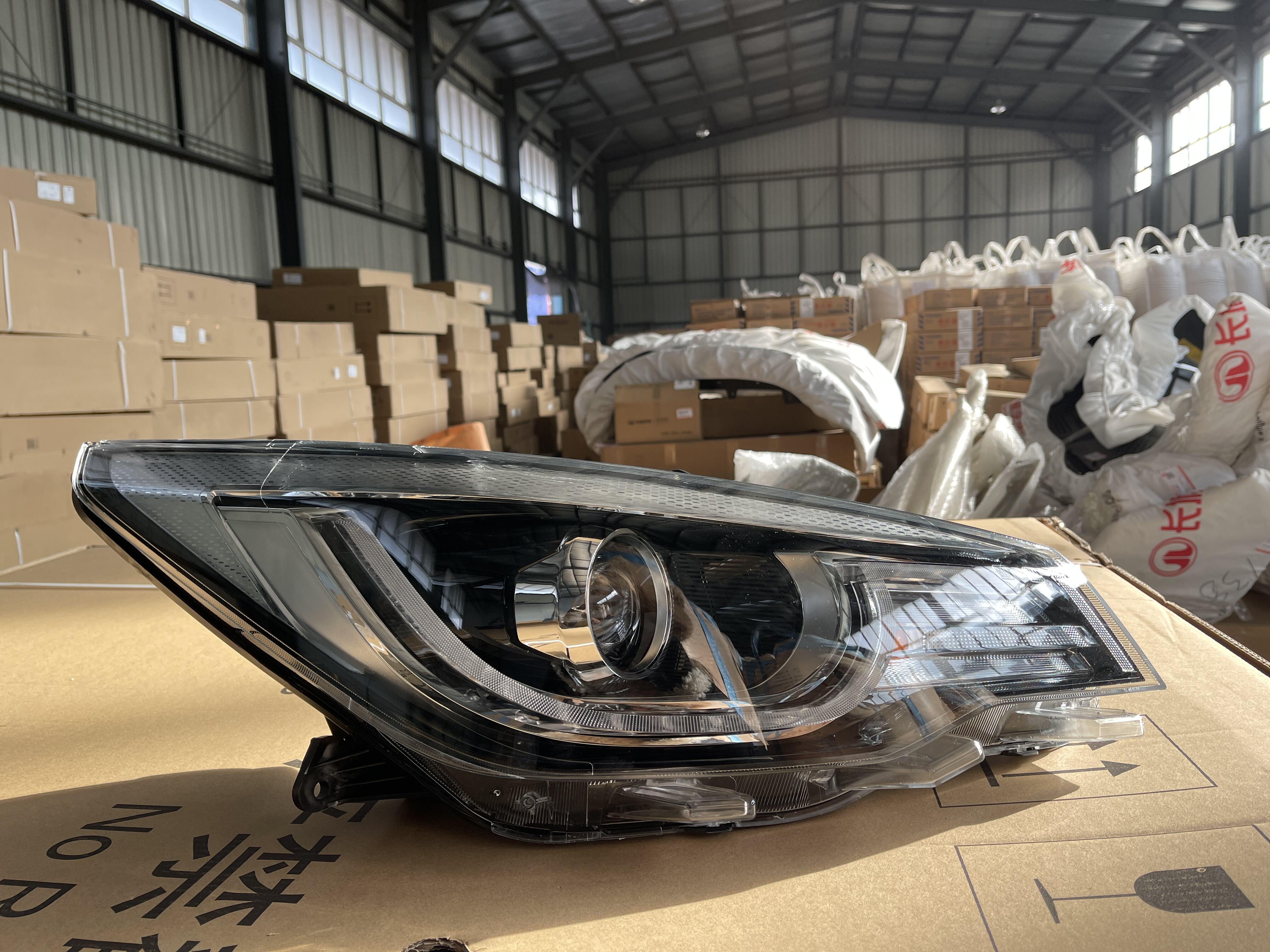 High Brightness Original Offical Genuine SAIC MG  Auto Body Parts Car Front Head Lamp/Headlight Assembly OEM 10713474 supplier