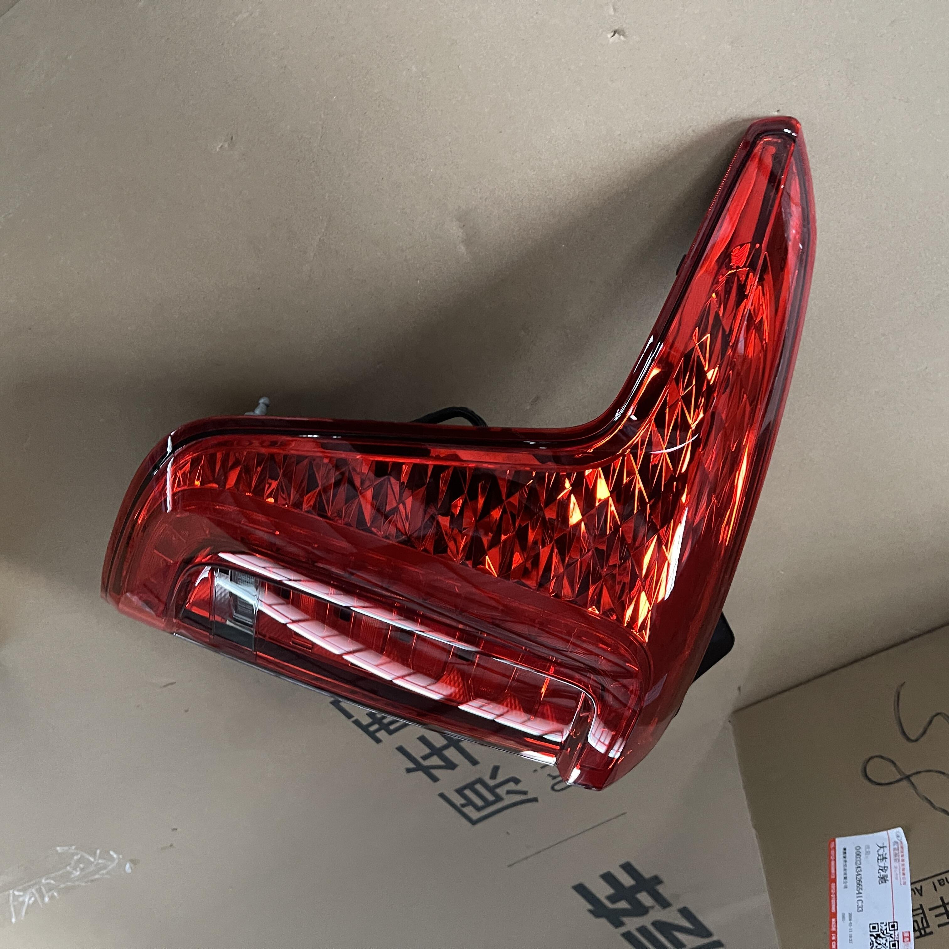 #4133100XST01A High brightness Original Offical Genuine Auto Body Parts GWM HAVAL Car Left Combination Rear Light Assy (Sidewall) manufacture