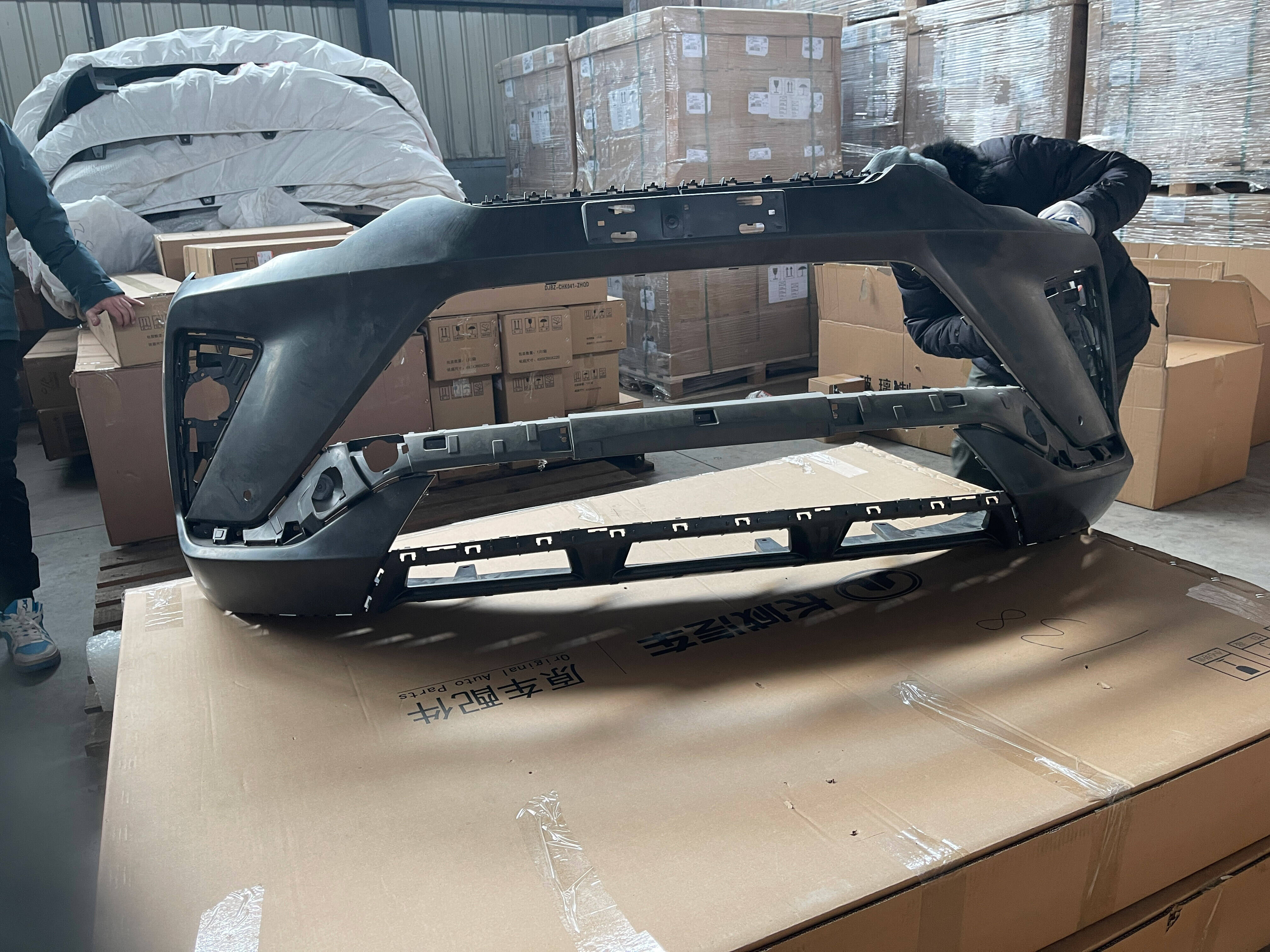 #2803110XKN31A Lightweight Original Offical Genuine Auto Body Parts GWM HAVAL Car Front Bumper Welding Assembly manufacture