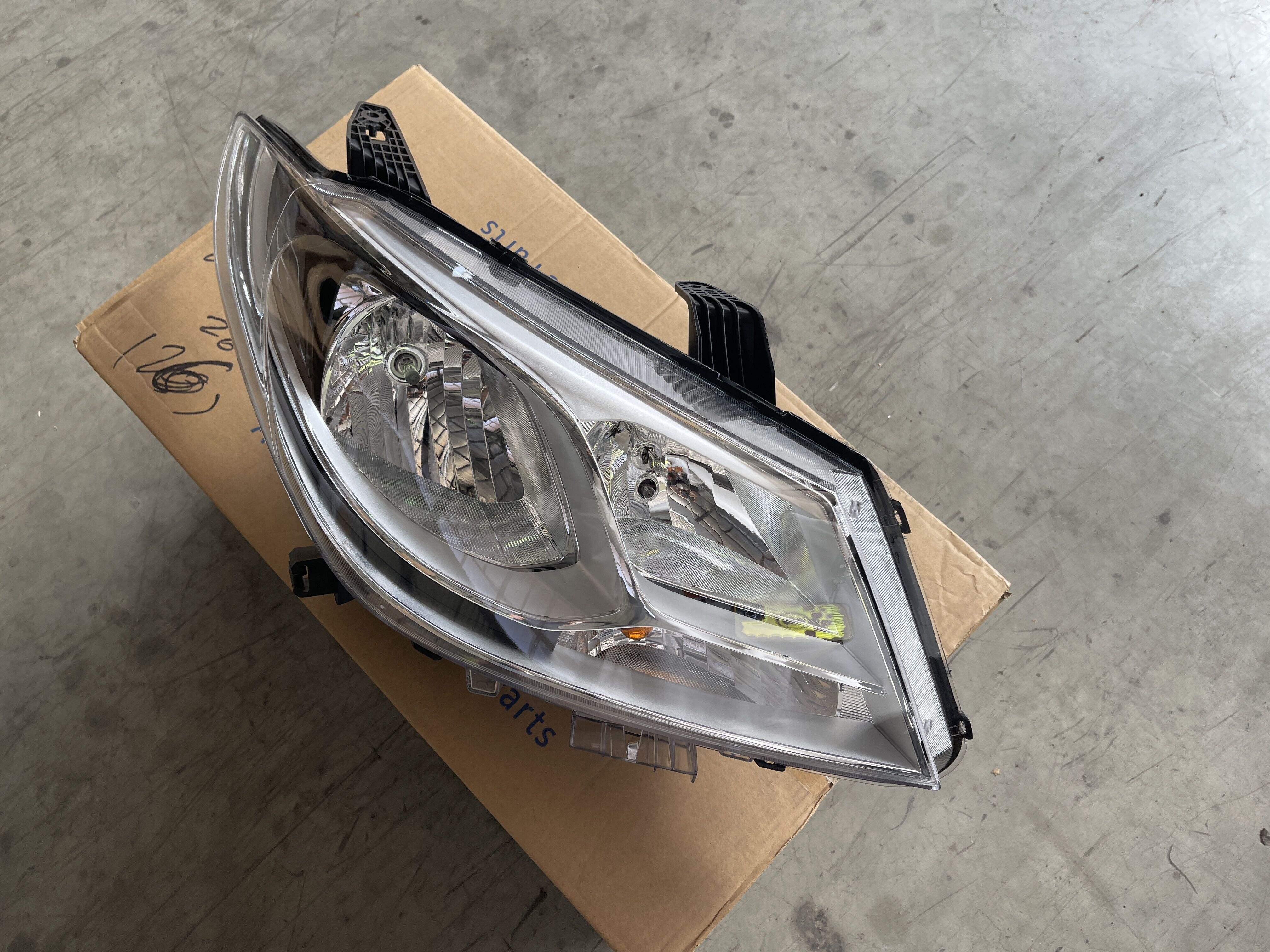 NO.C00056660 High Brightness Original Genuine Auto Body Parts MAXUS Car Front  headlight assembly For MAXUS D90 Pro manufacture