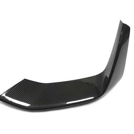 Front splitters from VERSNELLEN enhance your vehicle’s aerodynamics.