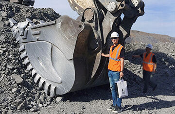 Customizd extreme duty bucket for 250 ton LIEBHERR excavator