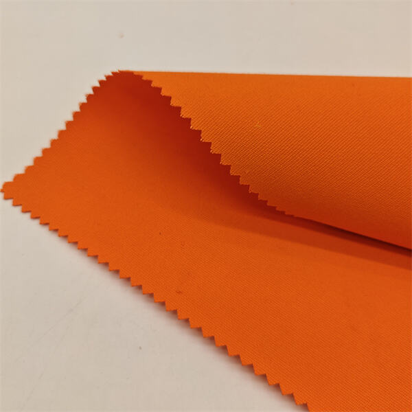 Protégez votre maison du soleil avec des auvents en tissu