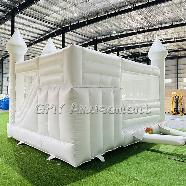 How to Use an Indoor Inflatable Bounce House