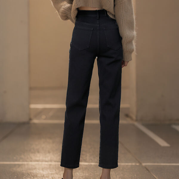 Sikkerhed af kvindernes sorte straight leg jeans: