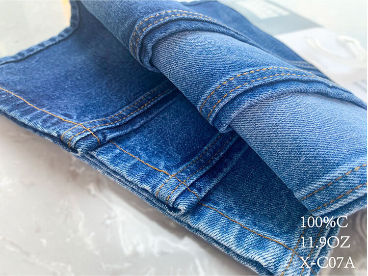Custom wholesale factory direct sales women's new retro casual fashion single letter print hole washed slim jeans details
