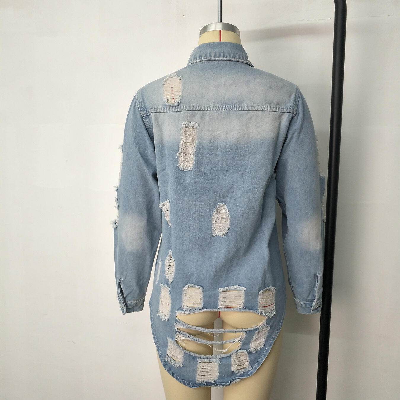 Hot Selling Ladies Denim Jacket Women Coat Casual Ripped Holes Women Jean Jackets Women's Jeans Blouse manufacture