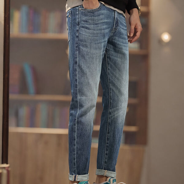 Tryggja og notkun á karlmannsjeans í venjulegri passingu