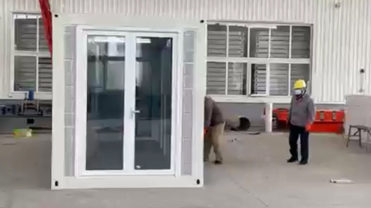 Vídeo de instalación de casa ampliable.