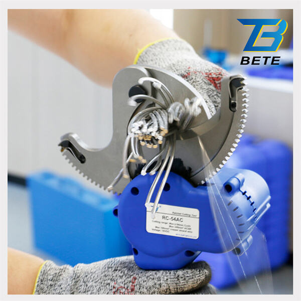 Safety and precision ensured with battery-operated ratchet cable cutter to make strong, even cuts.