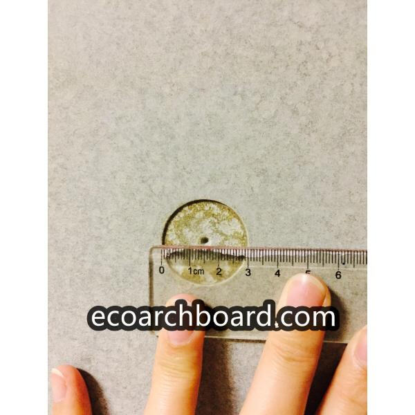 Proteggi le tue pareti e i pavimenti dai danni causati dall'acqua grazie alle proprietà impermeabili della tavola in cemento da 12 mm.