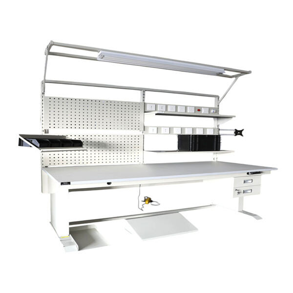 Preventing electrostatic discharge with a reliable ESD table connection