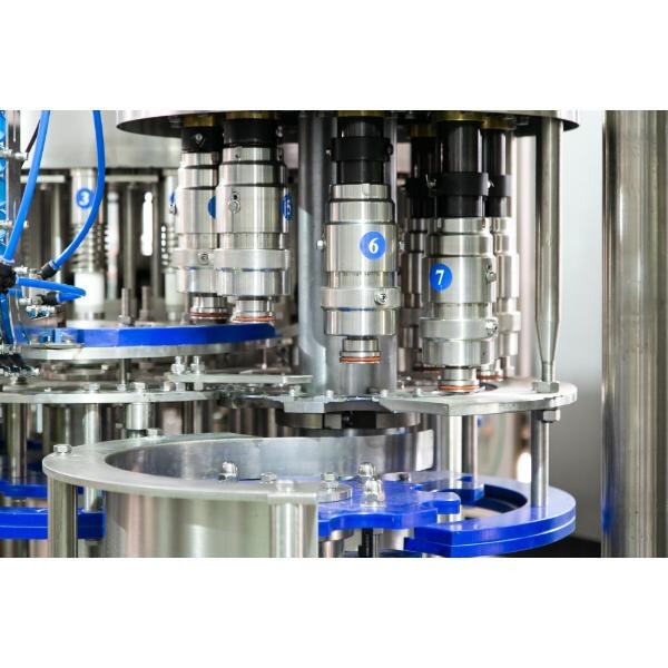 Efficacité et économies de coûts avec une machine de remplissage de petites bouteilles d'eau