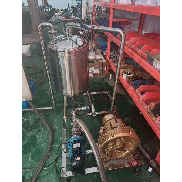 Uudistamme juomateollisuuden huipputeknologialla varustetulla täyttökoneella