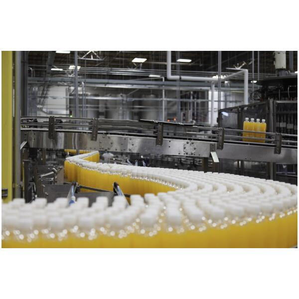 The small juice filling machine can handle a variety of bottle sizes and shapes.