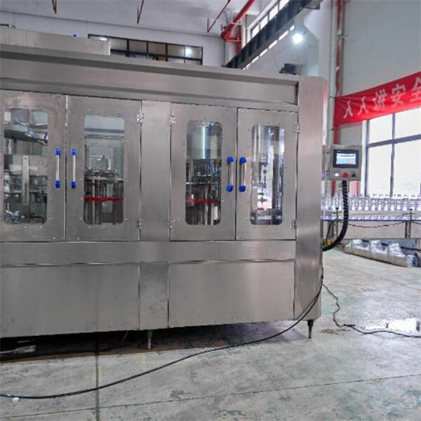 Mineraaliveden pullonpakkaukseen liittyvä kone