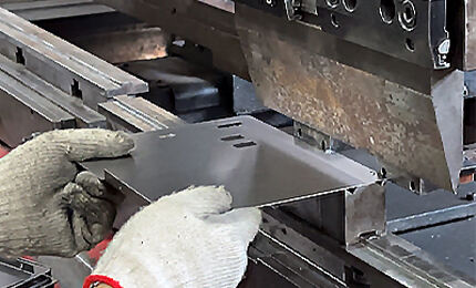 <strong>Sheet metal processing: </strong> <br>Processing metal sheets into parts and products of various shapes through stamping, bending, welding and other processes, often used to manufacture chassis, shells, etc.