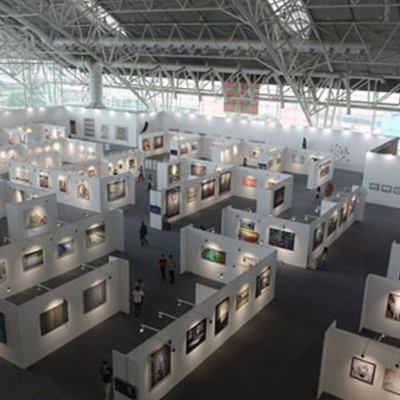 Customize Your Exhibition Experience with Top-Quality Standards & Accessories