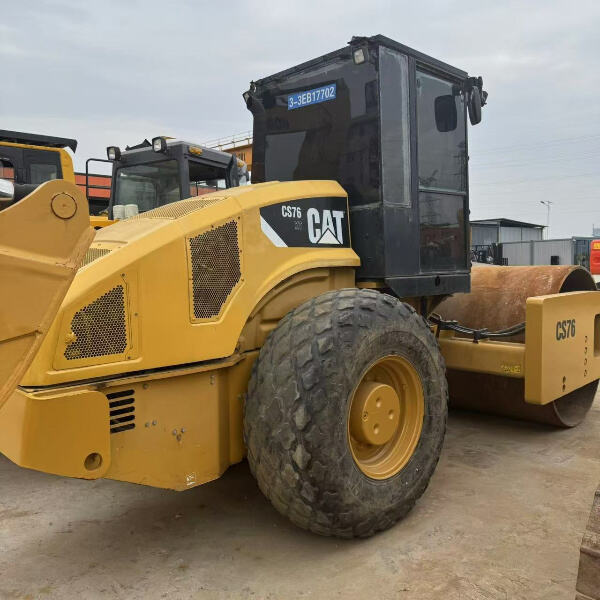 Investissez dans un rouleau compresseur Cat CS76 d'occasion