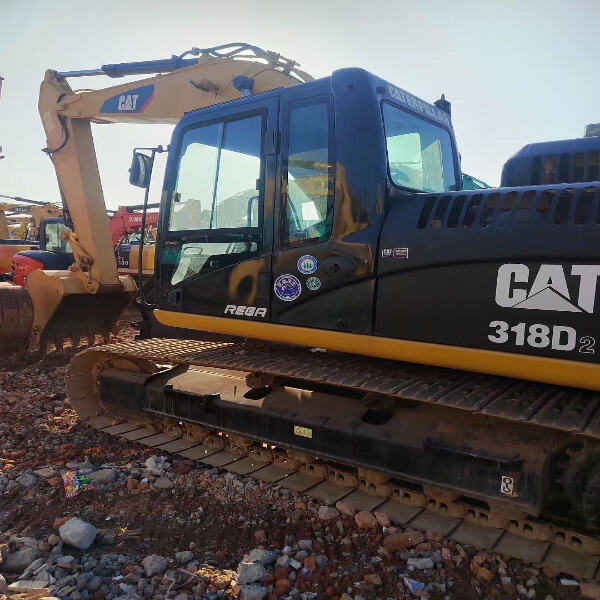 Découvrez la puissance et la précision d'une pelle hydraulique Cat 318 d'occasion