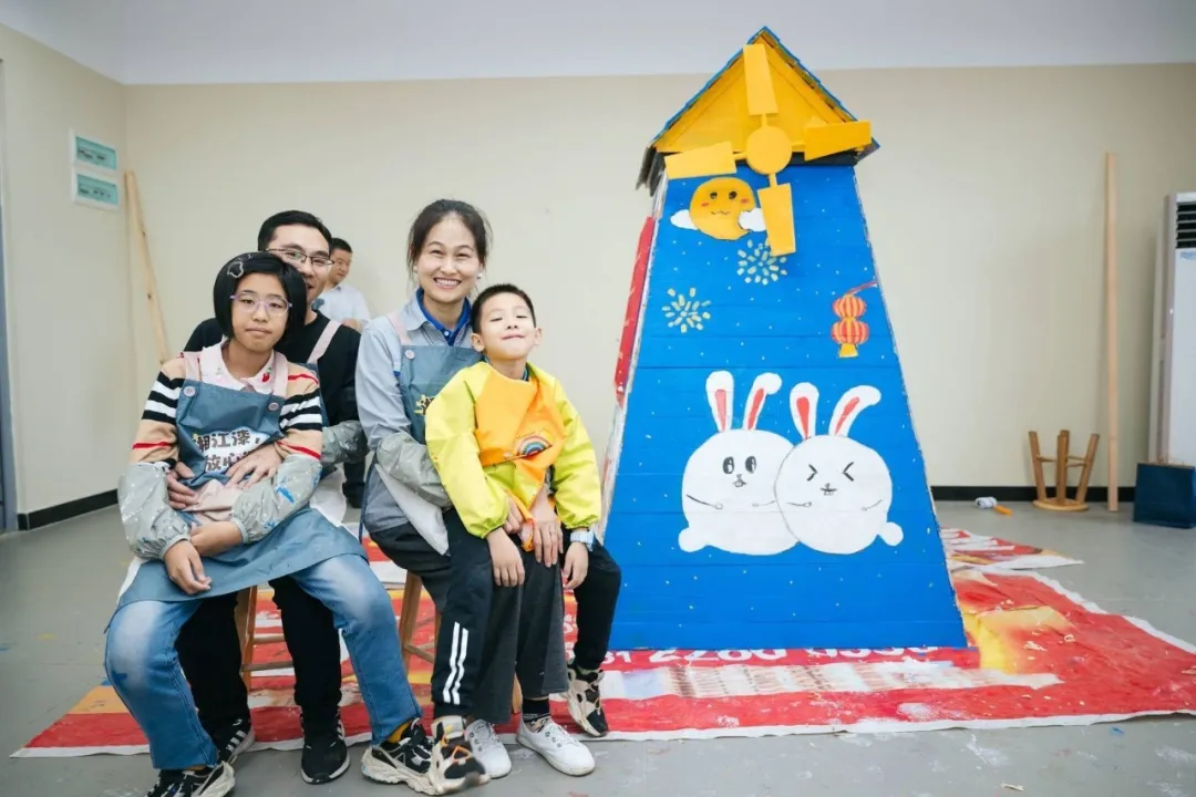 Xiangjiang Coating Group love donation, Mid-Autumn Festival parent-child activities successfully held