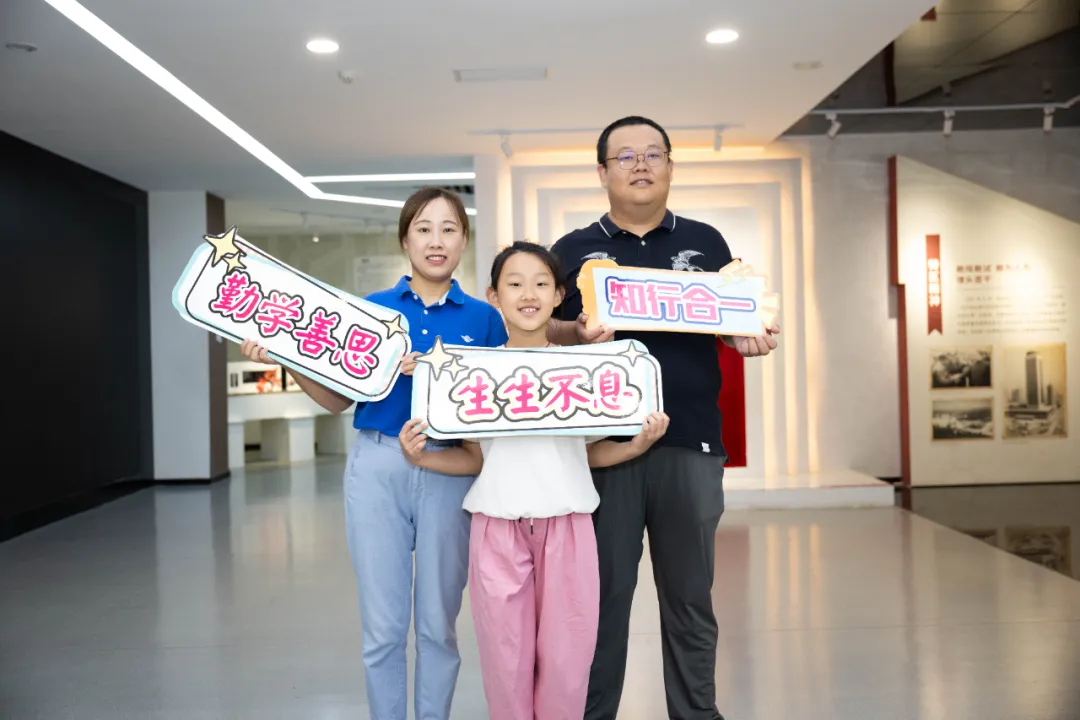 Xiangjiang Coating Group love donation, Mid-Autumn Festival parent-child activities successfully held