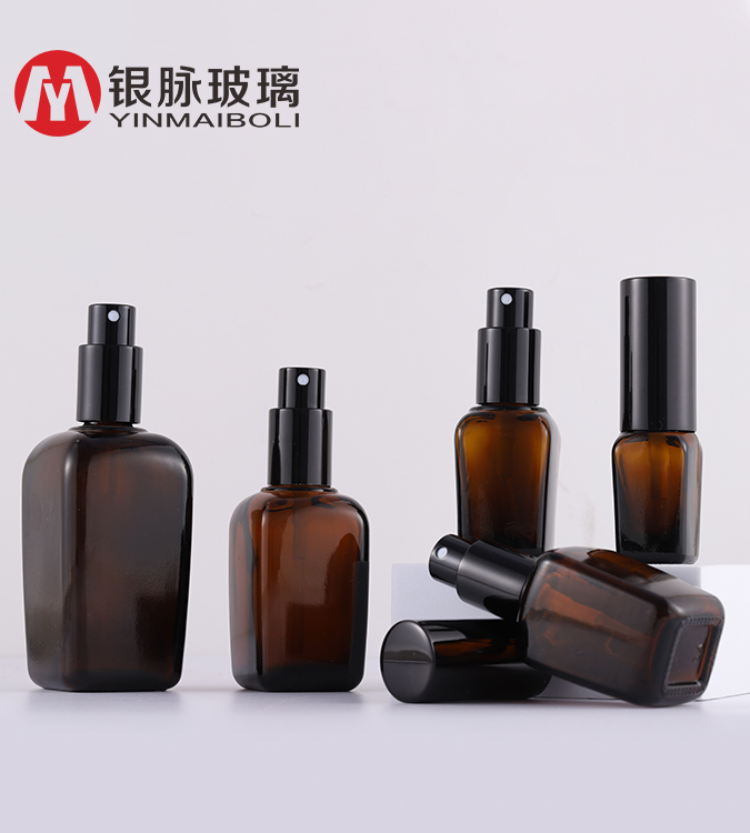 Precision Makeup: Yinmai's Spray Bottle Makeup Tools