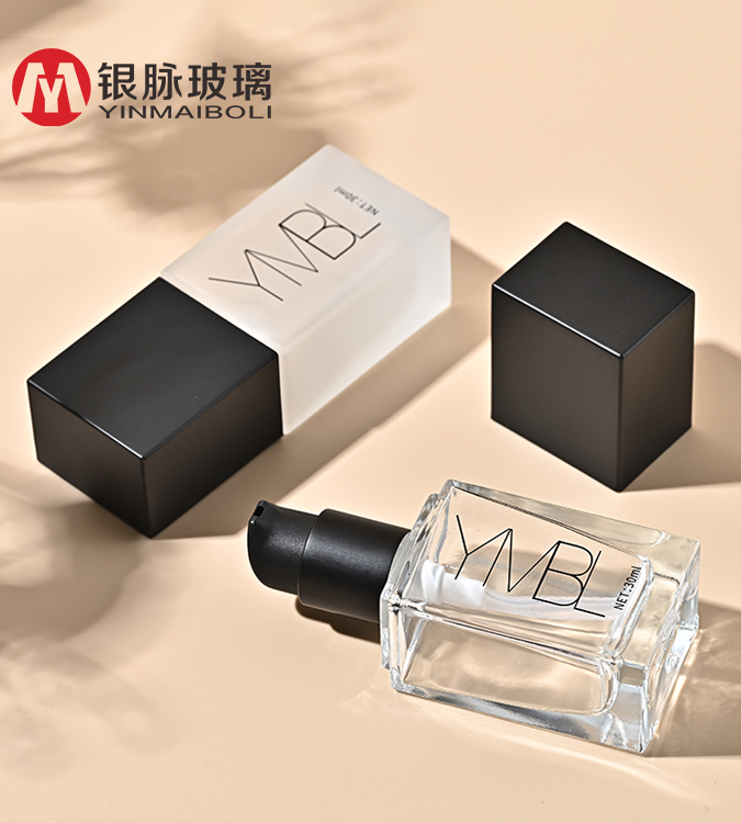 Luxurious Experience: Yinmai’s Foundation Bottle