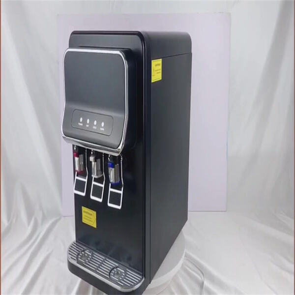 Enjoy ice at the touch of a button
